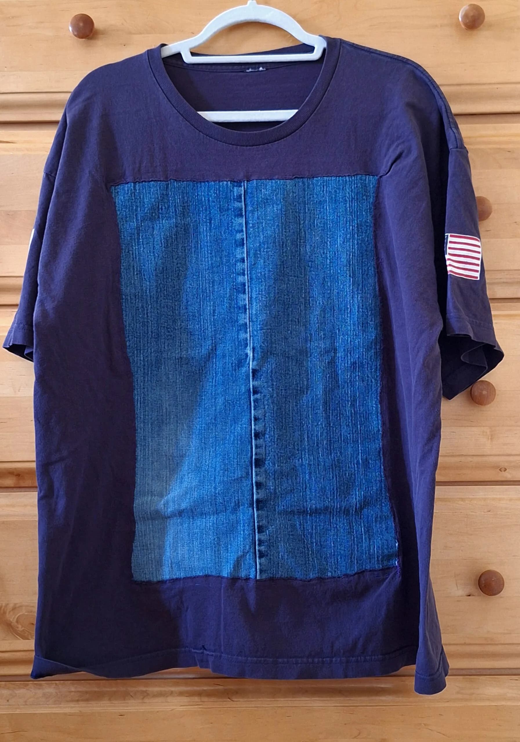 Artwork 01 by Lee Holodney